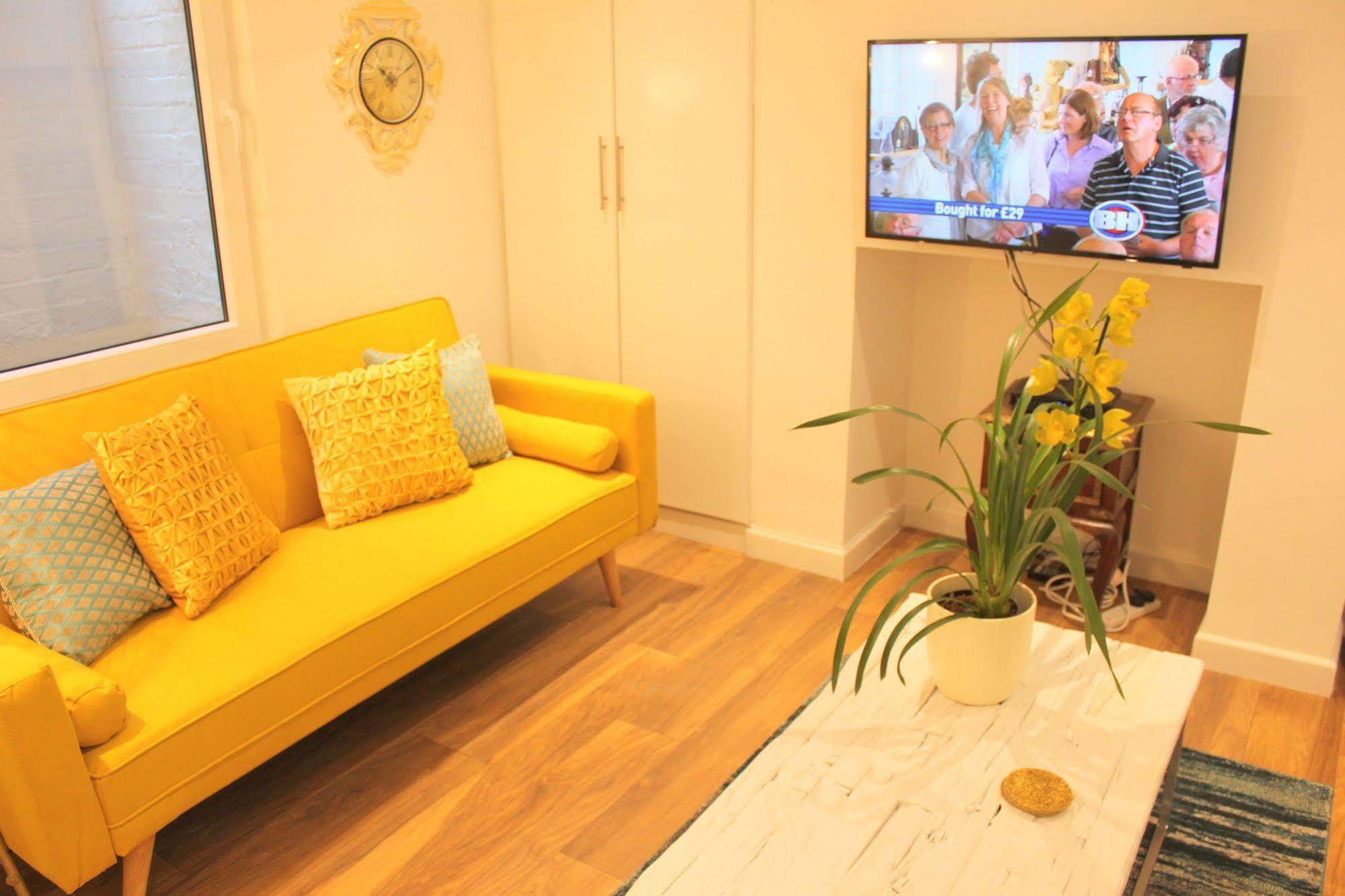 Cambridge City Apartments Bagian luar foto