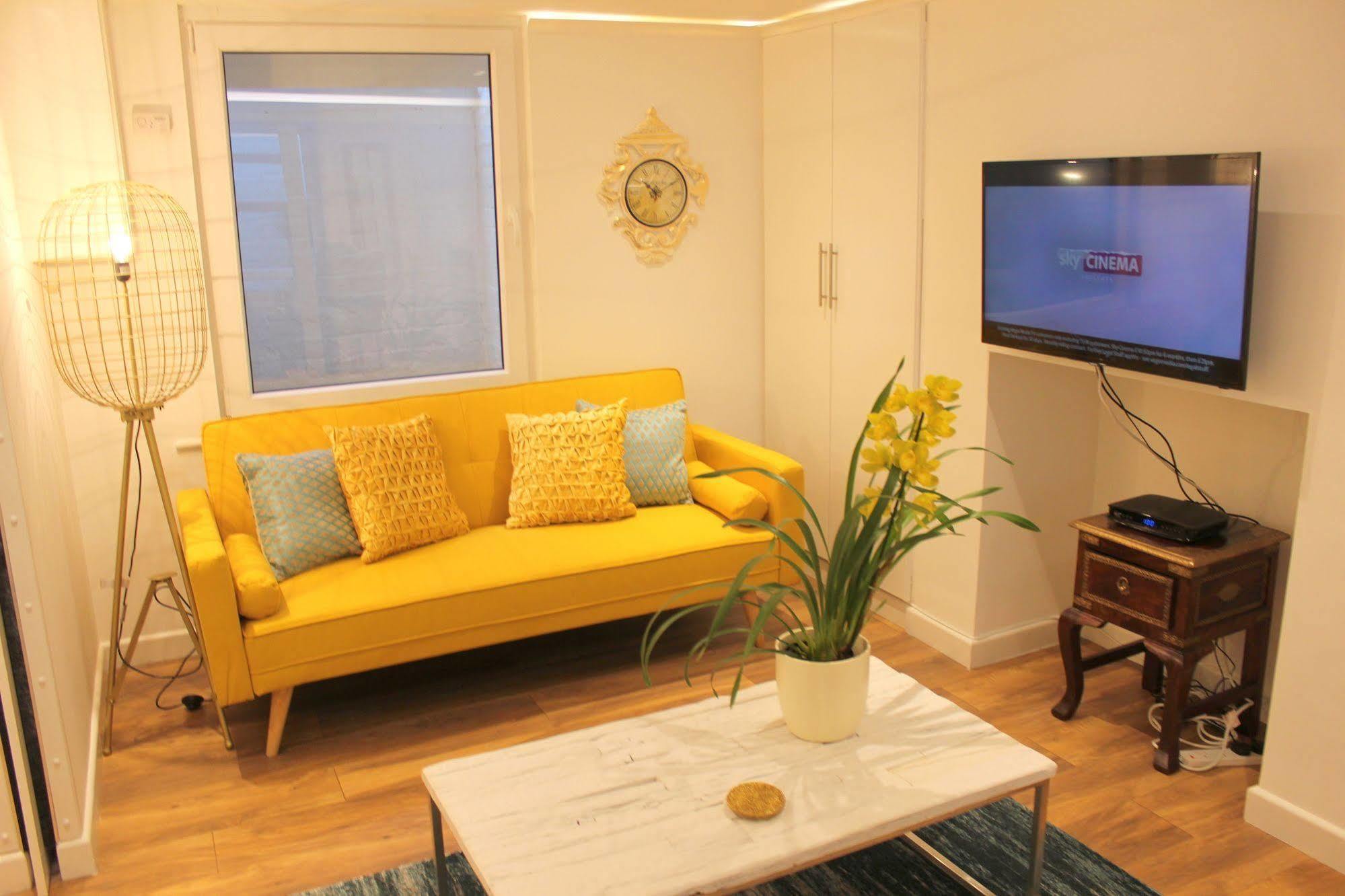 Cambridge City Apartments Bagian luar foto