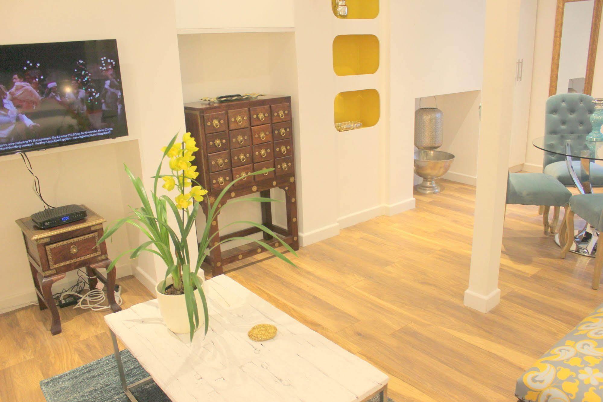 Cambridge City Apartments Bagian luar foto