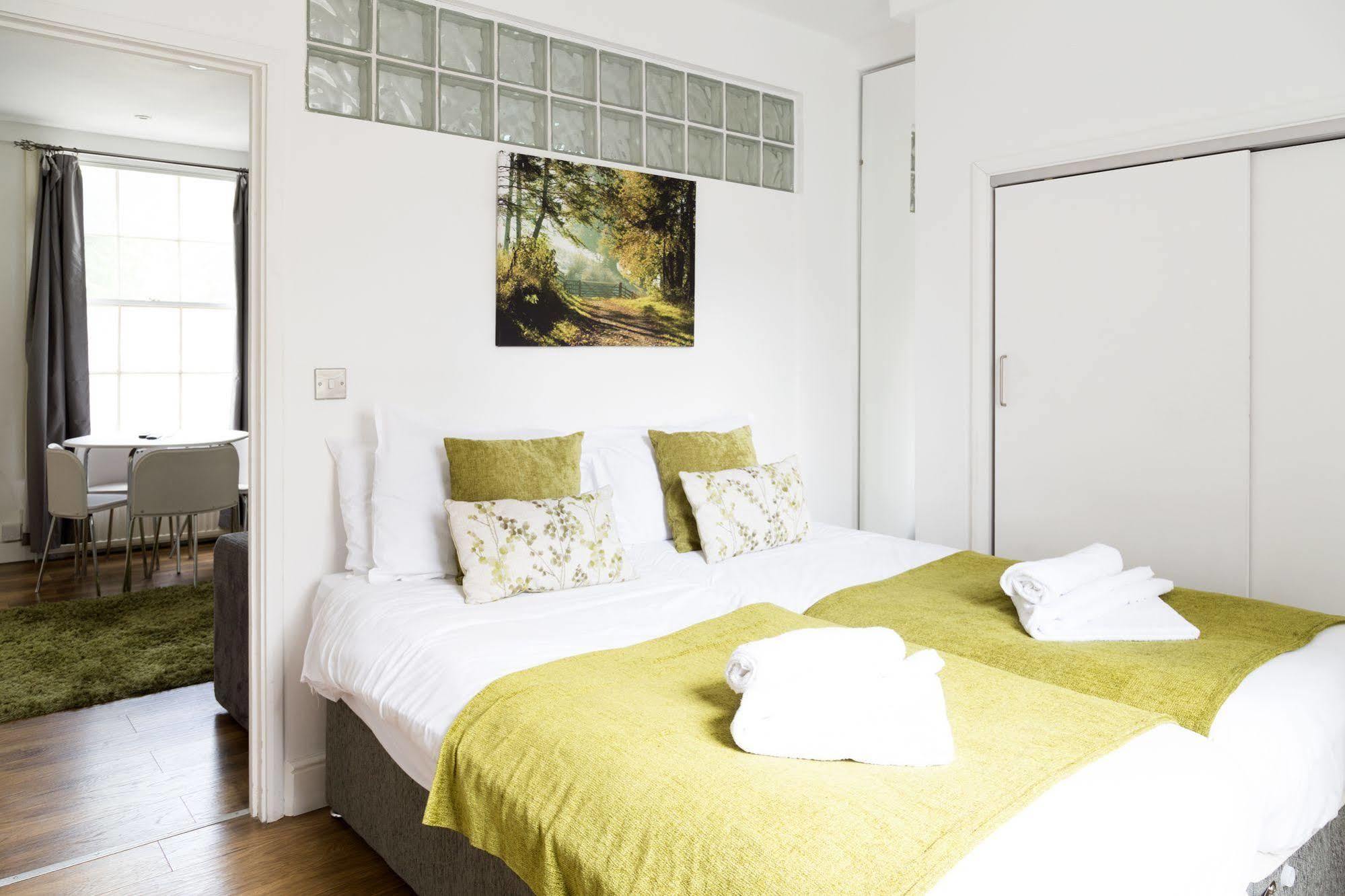 Cambridge City Apartments Bagian luar foto