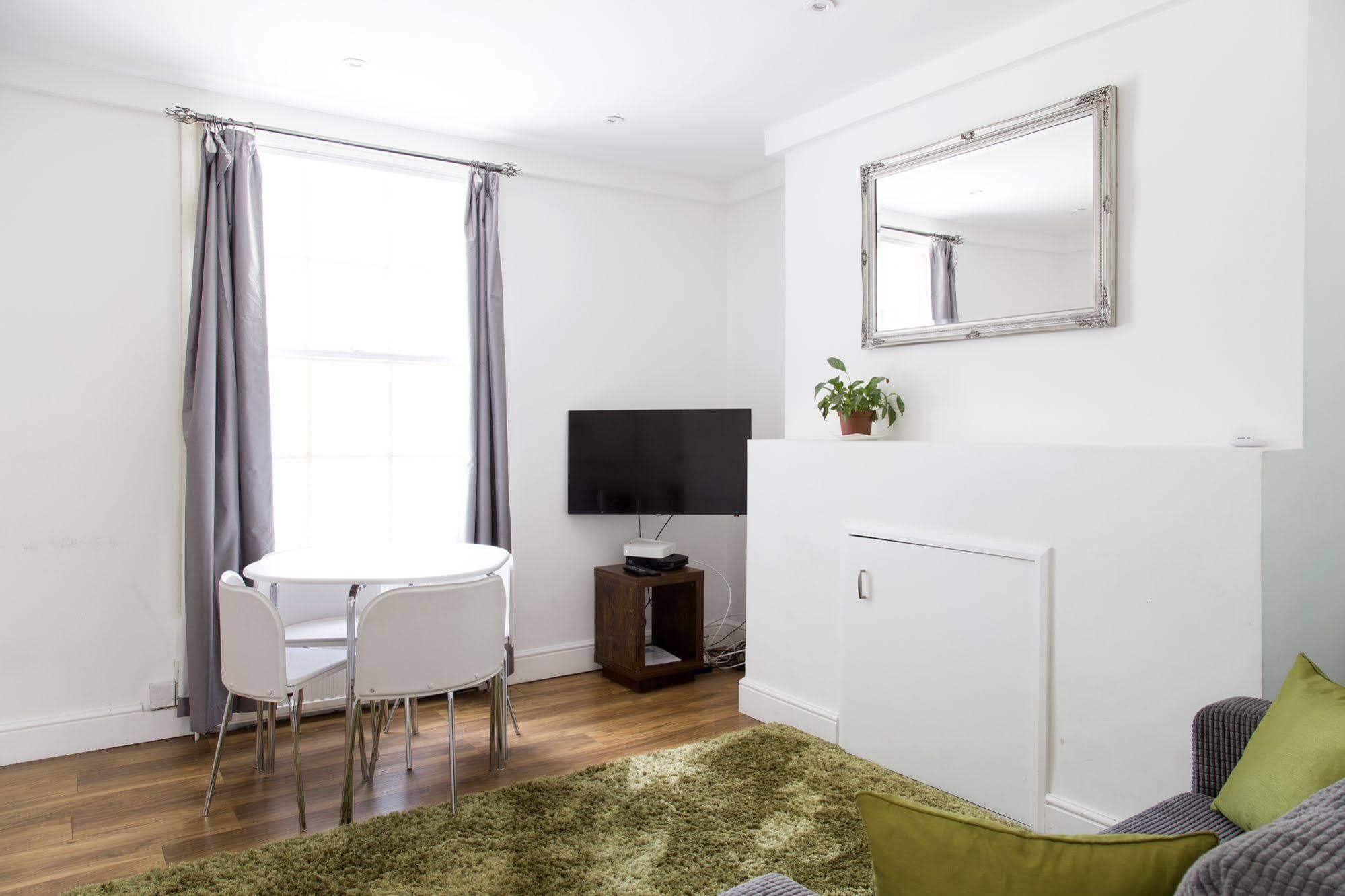Cambridge City Apartments Bagian luar foto