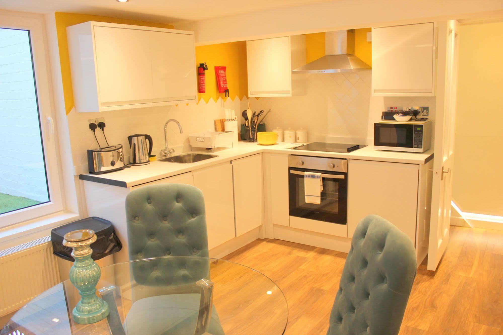 Cambridge City Apartments Bagian luar foto