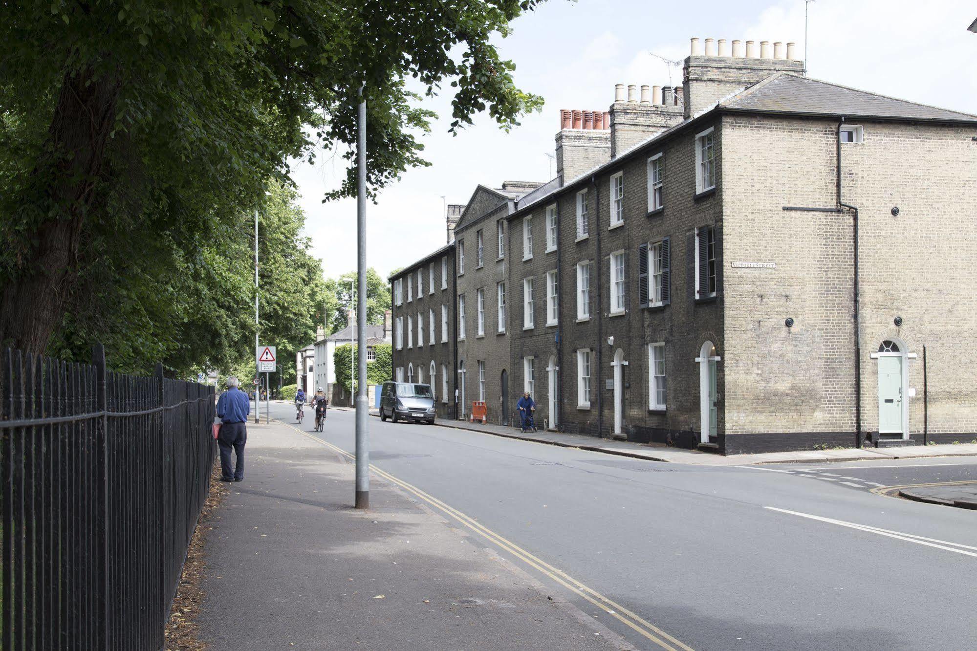 Cambridge City Apartments Bagian luar foto
