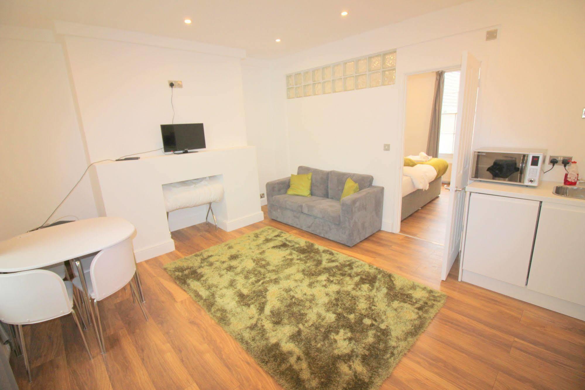 Cambridge City Apartments Bagian luar foto