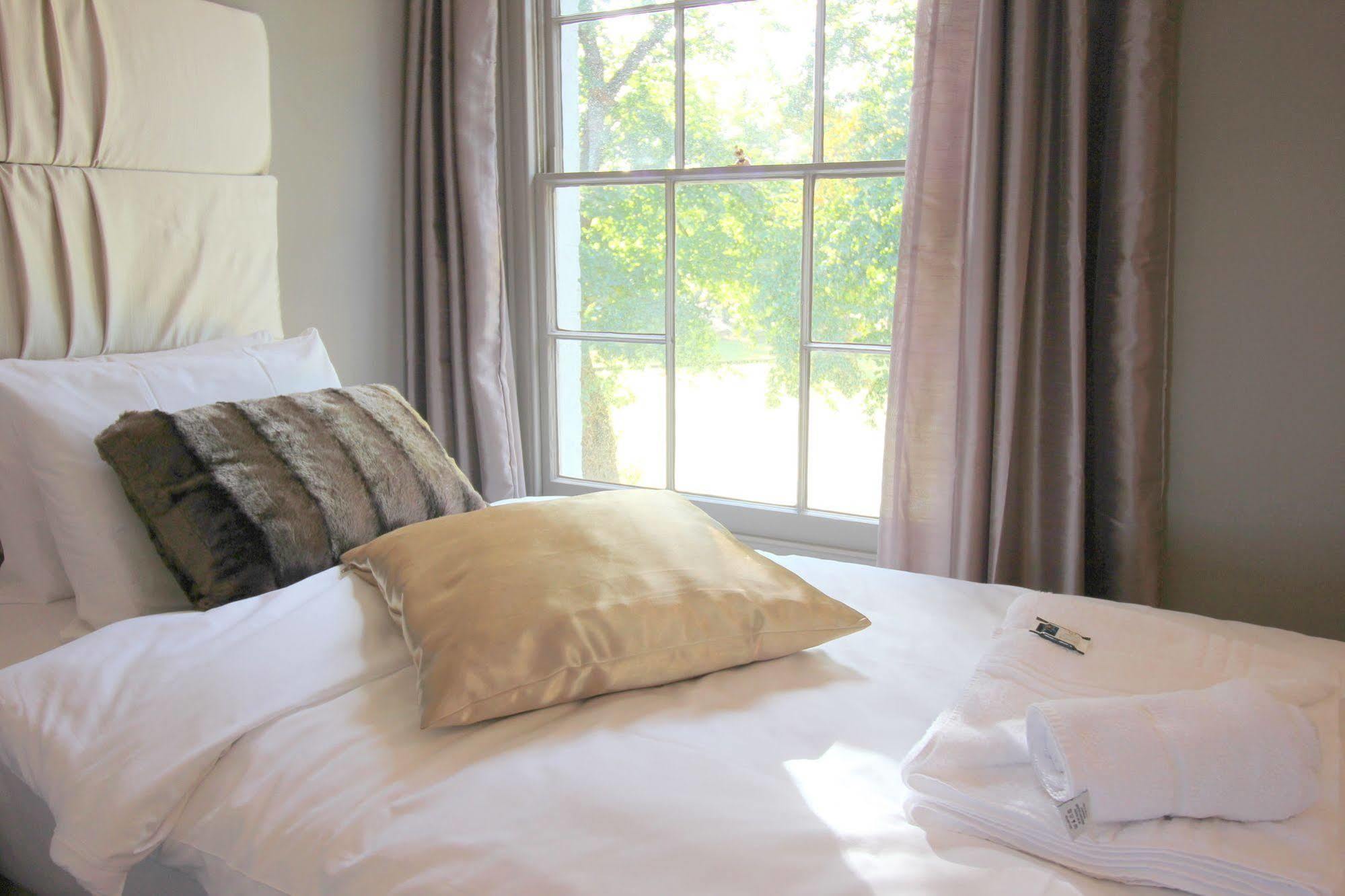 Cambridge City Apartments Bagian luar foto
