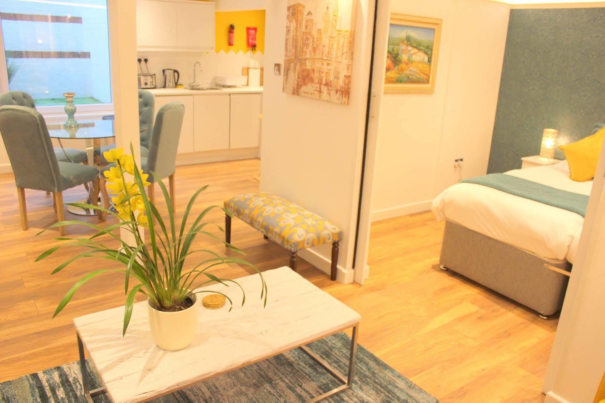 Cambridge City Apartments Bagian luar foto