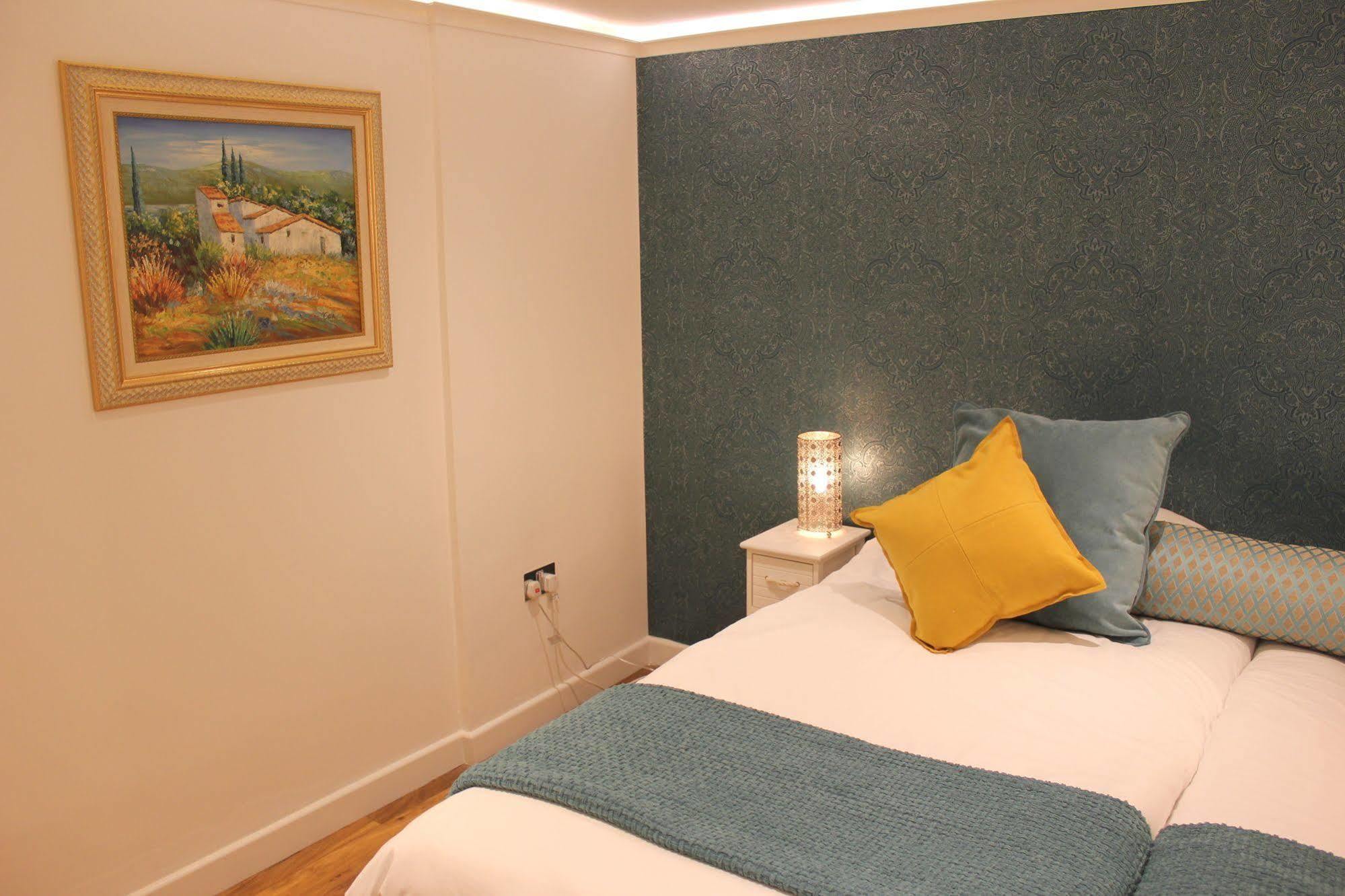 Cambridge City Apartments Bagian luar foto