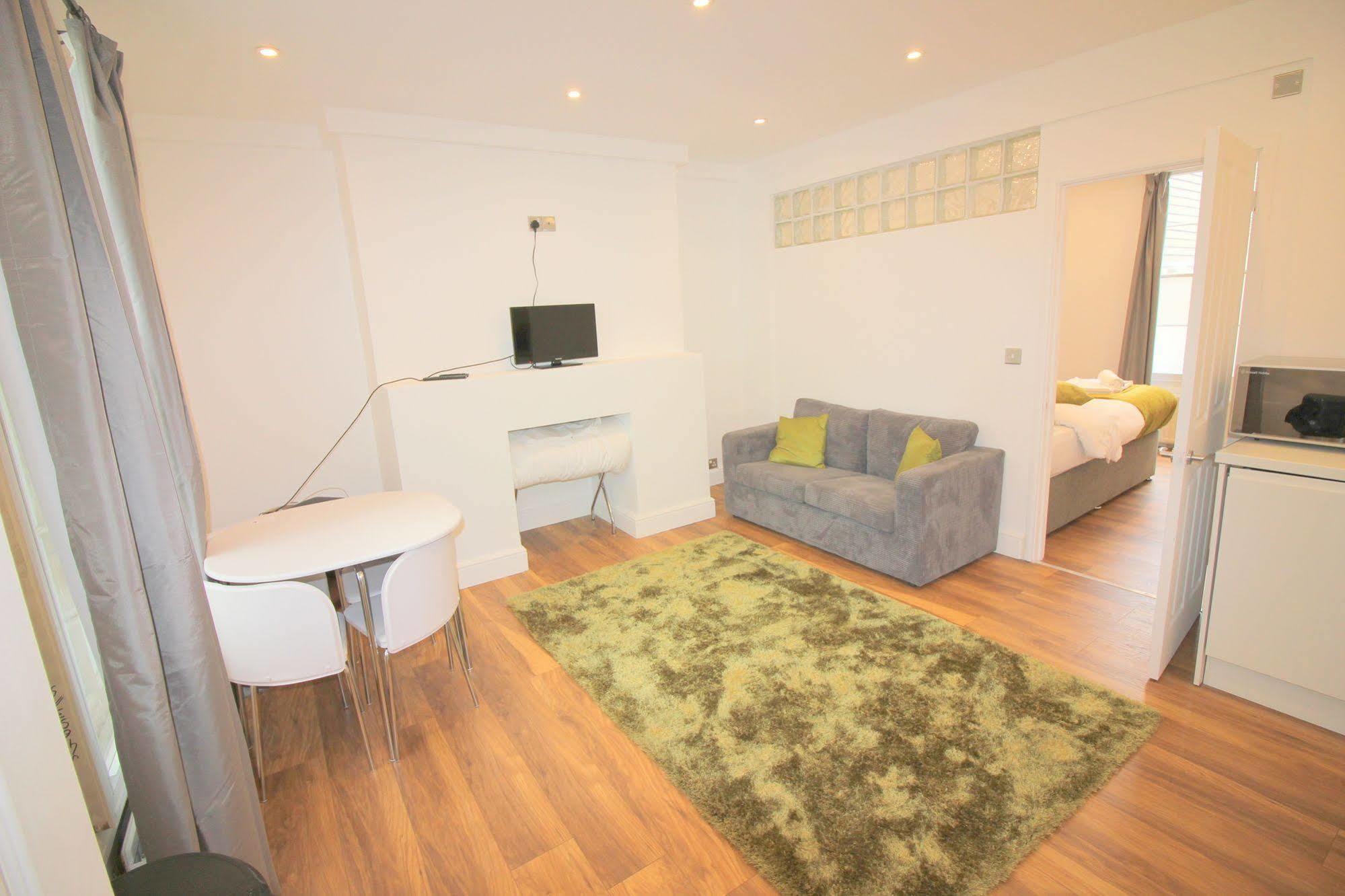 Cambridge City Apartments Bagian luar foto