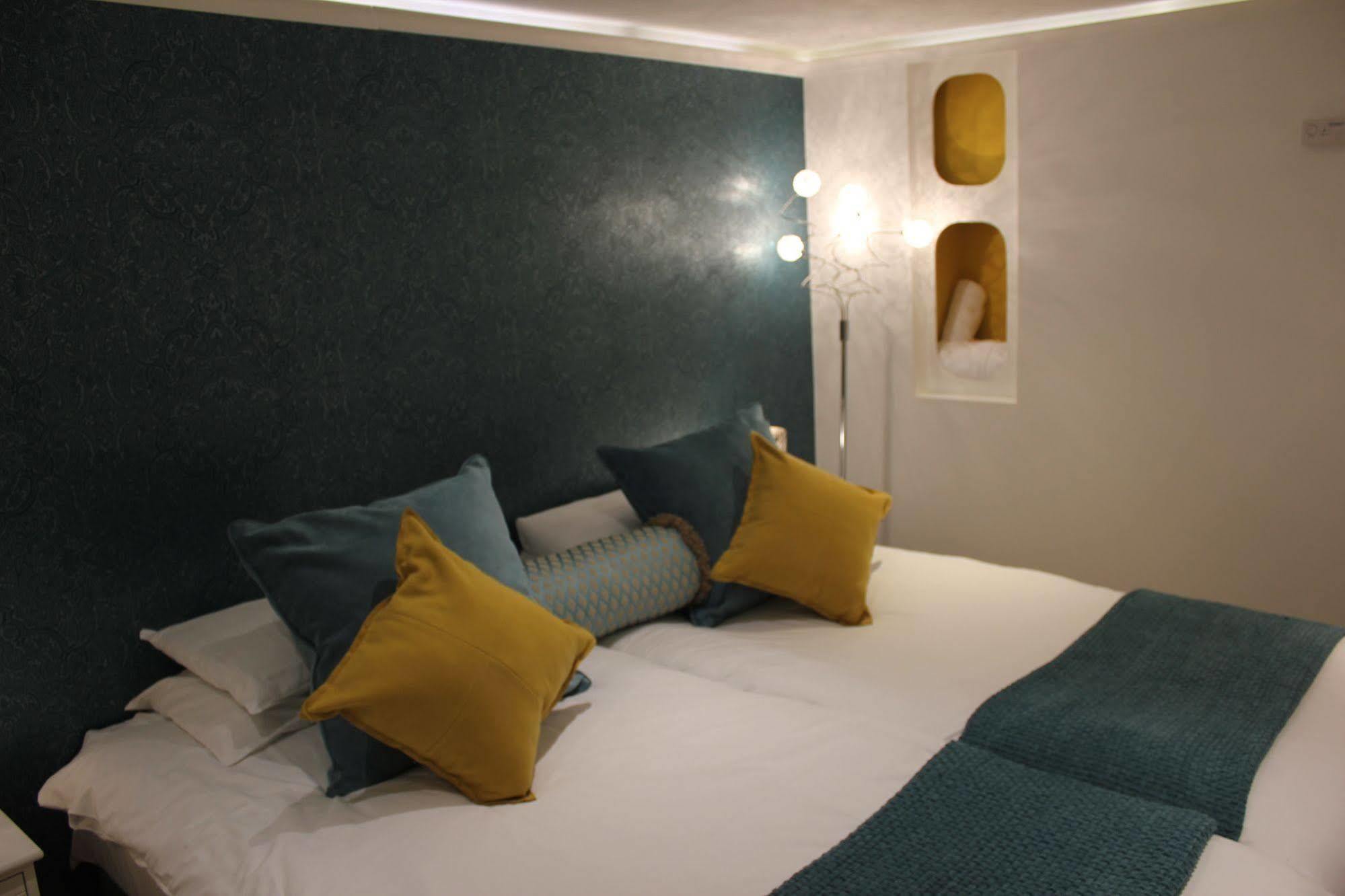 Cambridge City Apartments Bagian luar foto